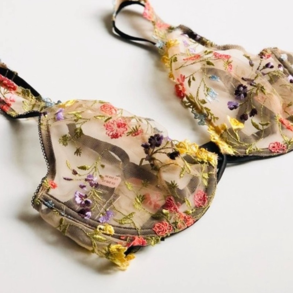 Victorias Secret Dream Angels Floral embrioded unlined plunge bra